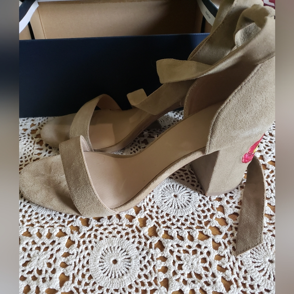 Alex + Alex Suede Low Heel Sandal Size 9 NIB